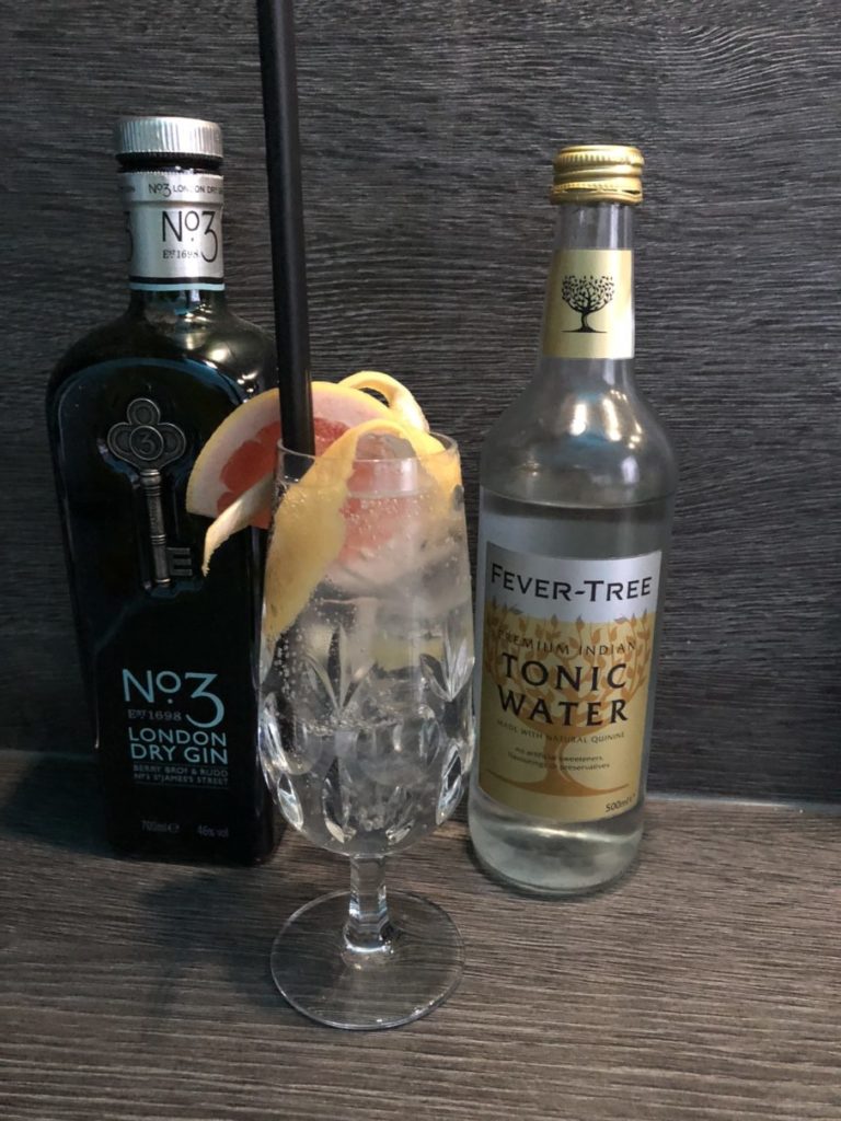 hochwertiger und klassischer Gin Tonic mit No. 3 London dry Gin Ginfektion
